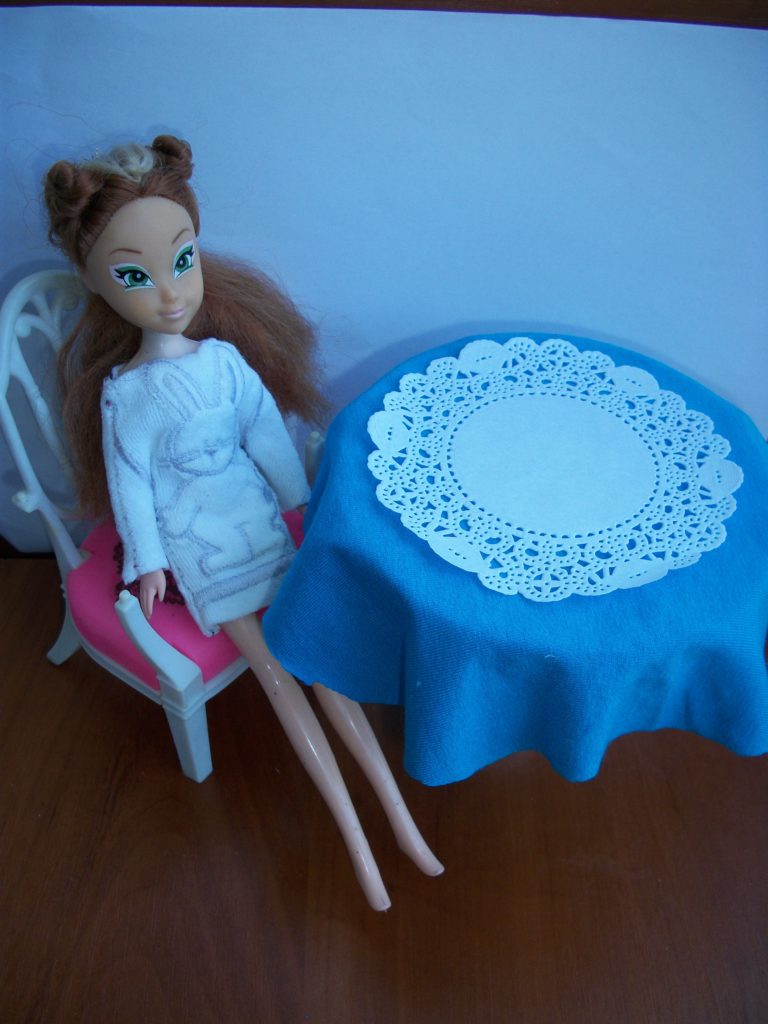 Скатерть на стол для куклы